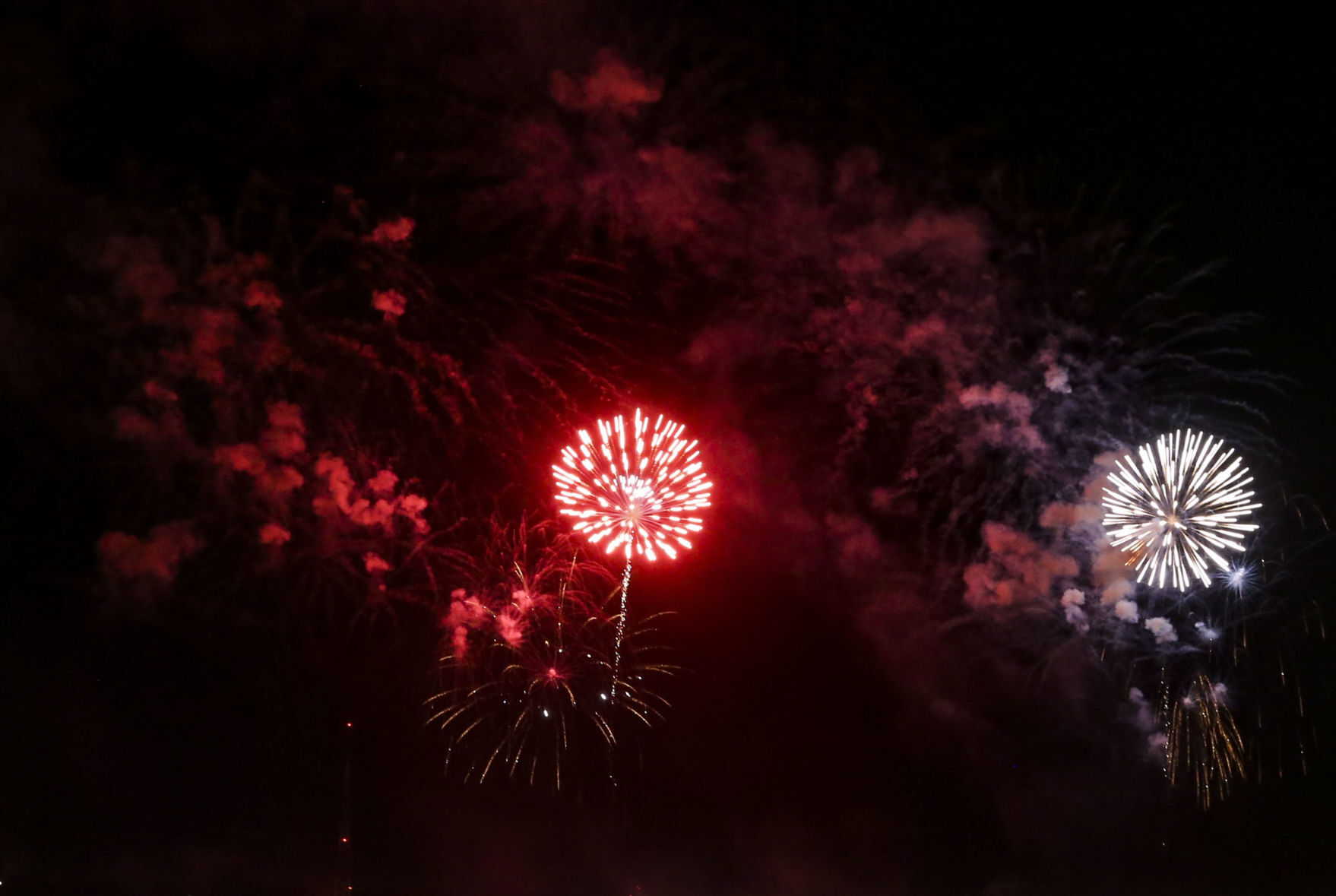070321-qc-nws-fireworks-10.JPG